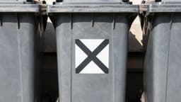 Stilisierte Darstellung der durchgestrichenen Mülltonne