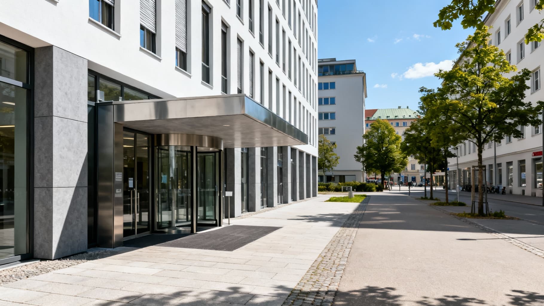 Öffnungszeiten-Schild eines Wertstoffhofs in München